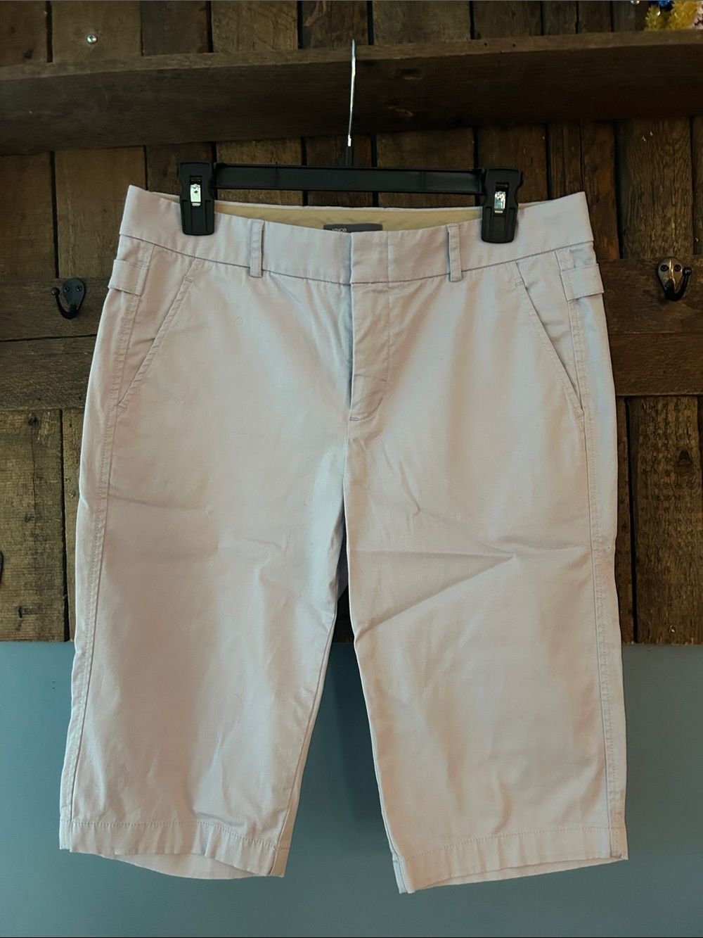 Vince Side Buckle Chino Bermuda Shorts EUC Sz 6 Light Gray